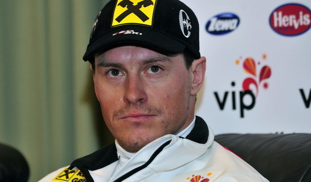 Zagreb, 150212.
Zracna luka Pleso
Dolazak Ivice Kostelica nakon operacije meniskusa desnog koljena. Ozljedu je zadobio tijekom kombinacijske voznje u ruskom Sociju. Operirao ga je dr. Muller u baselskoj klinici Bruderholz.
Na slici: Ivica Kostelic.
Foto: