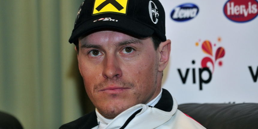 Zagreb, 150212.
Zracna luka Pleso
Dolazak Ivice Kostelica nakon operacije meniskusa desnog koljena. Ozljedu je zadobio tijekom kombinacijske voznje u ruskom Sociju. Operirao ga je dr. Muller u baselskoj klinici Bruderholz.
Na slici: Ivica Kostelic.
Foto: Zagreb, 150212.
Zracna luka Pleso
Dolazak Ivice Kostelica nakon operacije meniskusa desnog koljena. Ozljedu je zadobio tijekom kombinacijske voznje u ruskom Sociju. Operirao ga je dr. Muller u baselskoj klinici Bruderholz.
Na slici: Ivica Kostelic.
Foto: