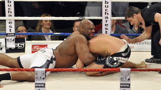 Split, 270310.
Veceras se u Spaladium Areni odrzava spektakl “Obracun u ringu 10” povodom 15-te obljetnice boksackog kluba Pit Bull. Borci ce nastupiti u 17 atraktivnih K1 i MMA ( ultimate fight) borbama.
Na fotografiji: Bob Sapp i Sascha Weinpolter.
Foto