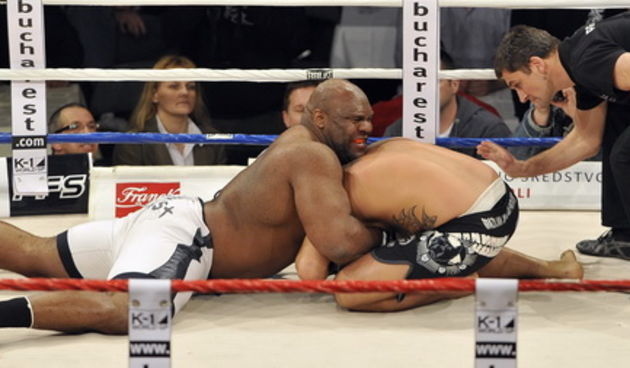 Split, 270310.
Veceras se u Spaladium Areni odrzava spektakl “Obracun u ringu 10” povodom 15-te obljetnice boksackog kluba Pit Bull. Borci ce nastupiti u 17 atraktivnih K1 i MMA ( ultimate fight) borbama.
Na fotografiji: Bob Sapp i Sascha Weinpolter.
Foto