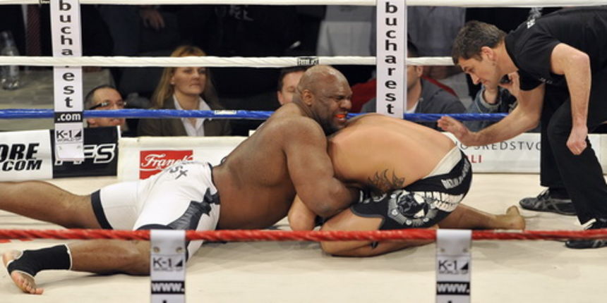 Split, 270310.
Veceras se u Spaladium Areni odrzava spektakl “Obracun u ringu 10” povodom 15-te obljetnice boksackog kluba Pit Bull. Borci ce nastupiti u 17 atraktivnih K1 i MMA ( ultimate fight) borbama.
Na fotografiji: Bob Sapp i Sascha Weinpolter.
Foto Split, 270310.
Veceras se u Spaladium Areni odrzava spektakl “Obracun u ringu 10” povodom 15-te obljetnice boksackog kluba Pit Bull. Borci ce nastupiti u 17 atraktivnih K1 i MMA ( ultimate fight) borbama.
Na fotografiji: Bob Sapp i Sascha Weinpolter.
Foto