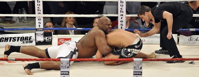 Split, 270310.
Veceras se u Spaladium Areni odrzava spektakl “Obracun u ringu 10” povodom 15-te obljetnice boksackog kluba Pit Bull. Borci ce nastupiti u 17 atraktivnih K1 i MMA ( ultimate fight) borbama.
Na fotografiji: Bob Sapp i Sascha Weinpolter.
Foto