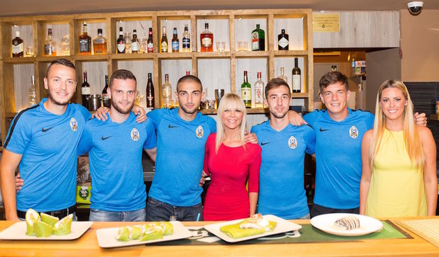 Mila Elegović i Andrea Andrassy pripremale palačinke za nogometaše Lokomotive