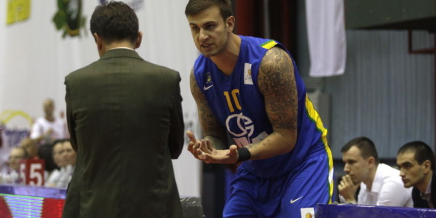 Zagreb, 291011.Dvorana II Doma Sportova.Kosarkaska utakmica ABA lige 5. kolo 2011 / 2012 izmedju KK Cedevita i KK Zagreb CONa slici: Trener Zagreba Vladimir Androic i Mario Kasun.Foto: Nenad Dugi / CROPIX Zagreb, 291011.Dvorana II Doma Sportova.Kosarkaska utakmica ABA lige 5. kolo 2011 / 2012 izmedju KK Cedevita i KK Zagreb CONa slici: Trener Zagreba Vladimir Androic i Mario Kasun.Foto: Nenad Dugi / CROPIX