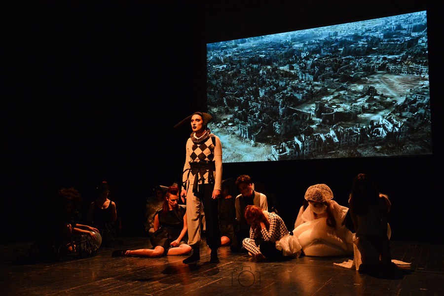 Dragon teatar- “POE – Nikad više”, foto: Iva Perinčić Dragon teatar- “POE – Nikad više”, foto: Iva Perinčić