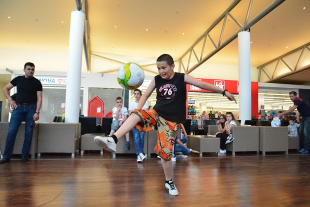 Supernova: Nogometno ludilo i izvlačenje dobitnika automobila Audi A1 Supernova: Nogometno ludilo i izvlačenje dobitnika automobila Audi A1