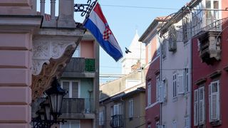 Zbog dana žalosti u Zadru su zastave na pola koplja