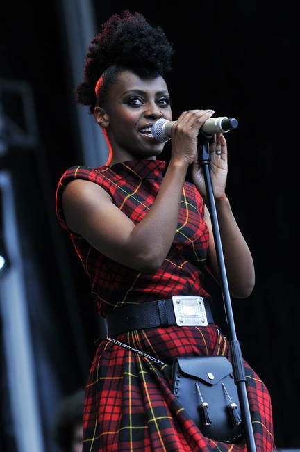 Zagreb, 220610.
Na Jarunu se od 21.-23.06. odrzava glazbeni spektakl T-Mobile INmusic festival na kojem ce nastupiti mnogobrojni izvodjaci kako iz zemlje tako i svijeta. Drugi dan festivala.
Na fotografiji: Grupa Morcheeba.
Foto: Boris Kovacev / CROPIX Zagreb, 220610.
Na Jarunu se od 21.-23.06. odrzava glazbeni spektakl T-Mobile INmusic festival na kojem ce nastupiti mnogobrojni izvodjaci kako iz zemlje tako i svijeta. Drugi dan festivala.
Na fotografiji: Grupa Morcheeba.
Foto: Boris Kovacev / CROPIX