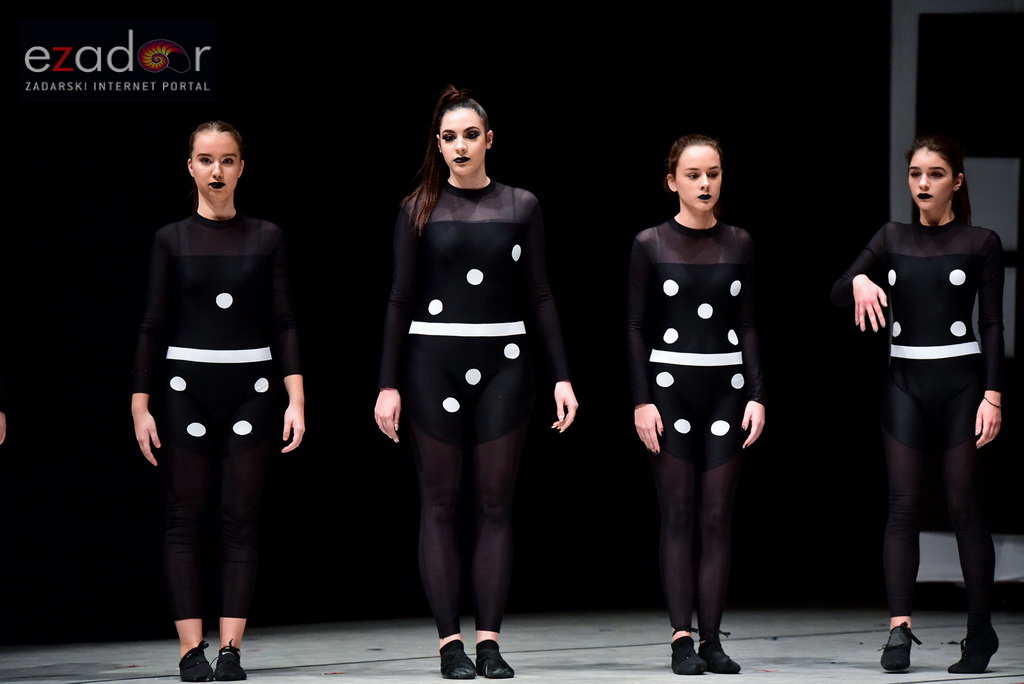 Predstava “Odgojoj” Plesne udruge Gesta u HNK Zadar