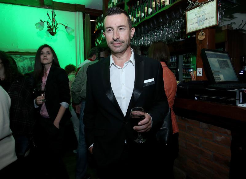 U restoranu Gladne oci Sinisa Vuco proslavio je rodjendan i predstavio spot za pjesmu Bec u kojoj glumi Nives Celzijus. Mladen Burnac. Photo: Igor Kralj/PIXSELL U restoranu Gladne oci Sinisa Vuco proslavio je rodjendan i predstavio spot za pjesmu Bec u kojoj glumi Nives Celzijus. Mladen Burnac. Photo: Igor Kralj/PIXSELL