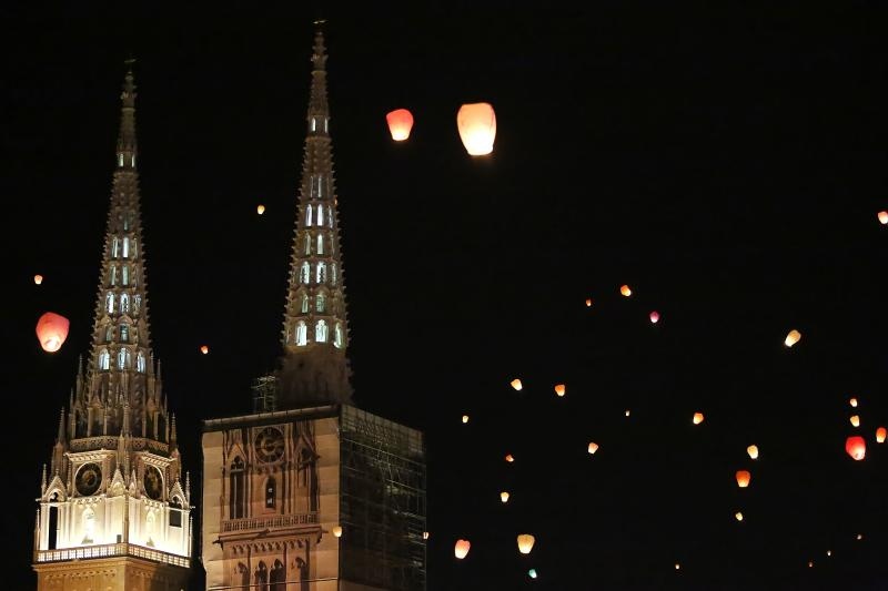Na tržnici Dolac održan je peti performans Kapulica & Lampioni.  Foto: PIXSELL