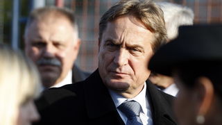 Skabrnja, 181111.
20. obljetnica stradanja Skabrnje. U Skabrnji je uz govore na trgu ispred crkve odrzano i polaganje vijenaca na groblju.
Na slici: ministar Bozidar Kalmeta.
Foto: Jure Miskovic / CROPIX Skabrnja, 181111.
20. obljetnica stradanja Skabrnje. U Skabrnji je uz govore na trgu ispred crkve odrzano i polaganje vijenaca na groblju.
Na slici: ministar Bozidar Kalmeta.
Foto: Jure Miskovic / CROPIX