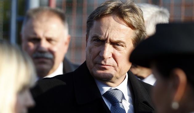 Skabrnja, 181111.
20. obljetnica stradanja Skabrnje. U Skabrnji je uz govore na trgu ispred crkve odrzano i polaganje vijenaca na groblju. 
Na slici: ministar Bozidar Kalmeta.
Foto: Jure Miskovic / CROPIX