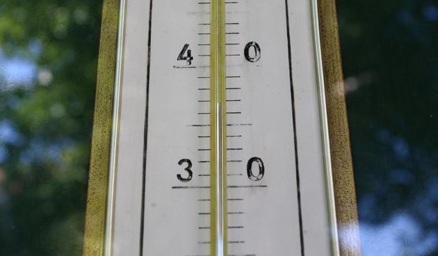 03.08.2013., Zagreb – Ziva u termometru meteoroloske mjerne postaje na Zrinjevcu izmjerila je temperaturu od 36,5 stupnjeva Celzijevih. Photo: Davor Puklavec/PIXSELL Autor  Davor Puklavec/PIXSELL KLJUČNE RIJEČI  temperatura, Zrinjevac, meteoroloski stup