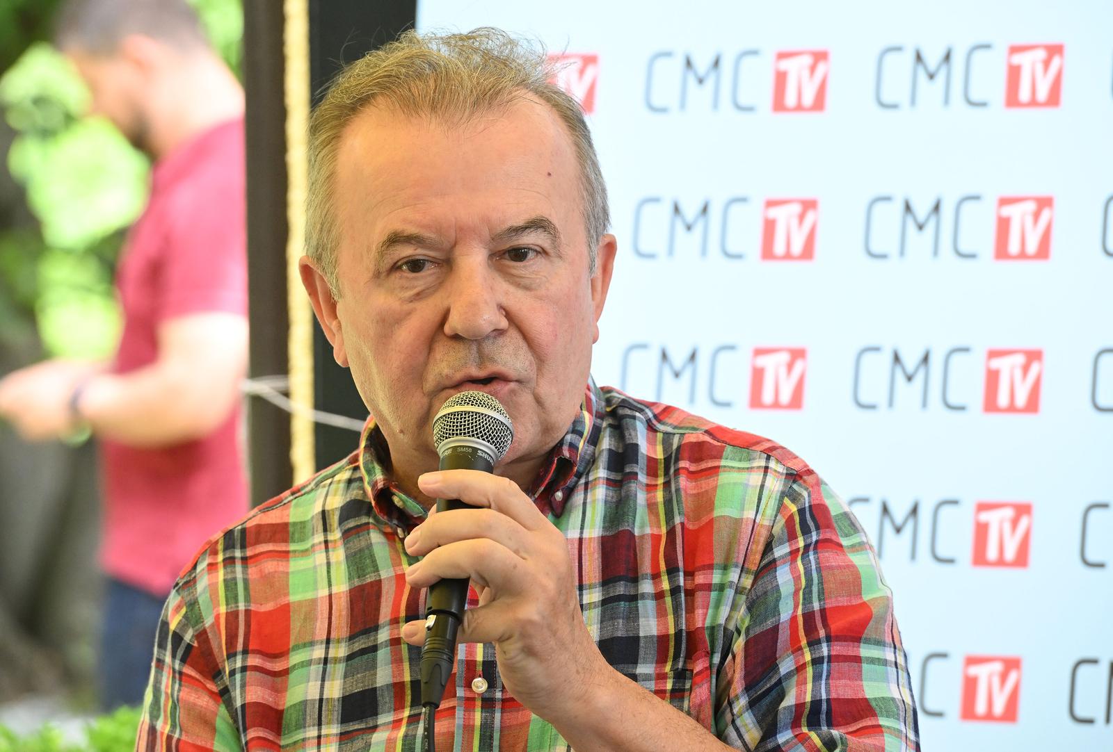 U Croatia Records-u odrzana je promocija novog albuma pjevaca Duska Lokina. U Croatia Records-u odrzana je promocija novog albuma pjevaca Duska Lokina.