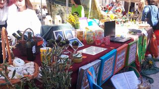 smotra učeničkih zadruga na Narodnom trgu; kreativnost na djelu; suveniri