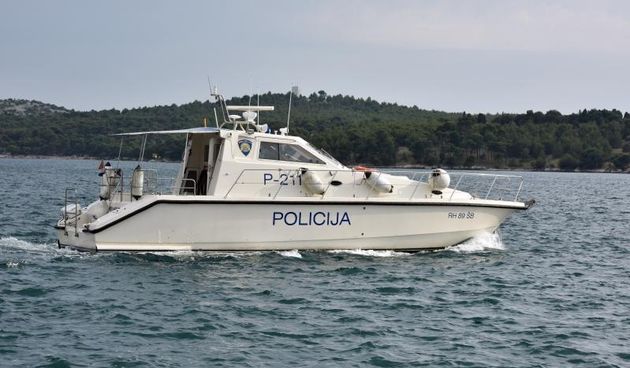 Sibenik – Dolaskom veceg broja nauticara i pomorska policija ima sve vise posla. Photo: Hrvoje Jelavic/PIXSELL Autor  Hrvoje Jelavic/PIXSELL Ključne riječi  policija, brod, more, intervencija, pomorska policija, ilustracija, editorial stock, brod pomorske