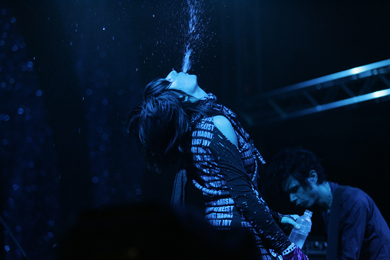 Zagreb, 240609.
Prva vecer T-mobile IN Music Festivala koji se odrzava na Jarunu na dvije pozornice. Kao zvijezde prve veceri nastupili su Lilly Allen, Kraftwerk, Franz Ferdinand na T-mobile stageu i Rokia Traore na Nokia stageu. 
Na slici: engleski bend