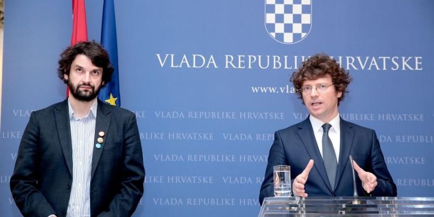 Prvi potpredsjednik Vlade Republike Hrvatske Tomislav Karamarko primio je u Banskim dvorima, voditelja ekspertne radne skupine za provedbu Cjelovite kurikularne reforme Borisa Jokica. Voditelj ekspertne skupine Jokic predstavio je dosadasnji rad, rezultat Prvi potpredsjednik Vlade Republike Hrvatske Tomislav Karamarko primio je u Banskim dvorima, voditelja ekspertne radne skupine za provedbu Cjelovite kurikularne reforme Borisa Jokica. Voditelj ekspertne skupine Jokic predstavio je dosadasnji rad, rezultat