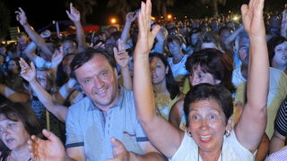 Virsko ljeto 2016: Tomislav Bralić i klapa Intrade oduševili 12 tisuća obožavatelja na virskoj rivi Virsko ljeto 2016: Tomislav Bralić i klapa Intrade oduševili 12 tisuća obožavatelja na virskoj rivi