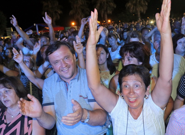 Virsko ljeto 2016: Tomislav Bralić i klapa Intrade oduševili 12 tisuća obožavatelja na virskoj rivi Virsko ljeto 2016: Tomislav Bralić i klapa Intrade oduševili 12 tisuća obožavatelja na virskoj rivi