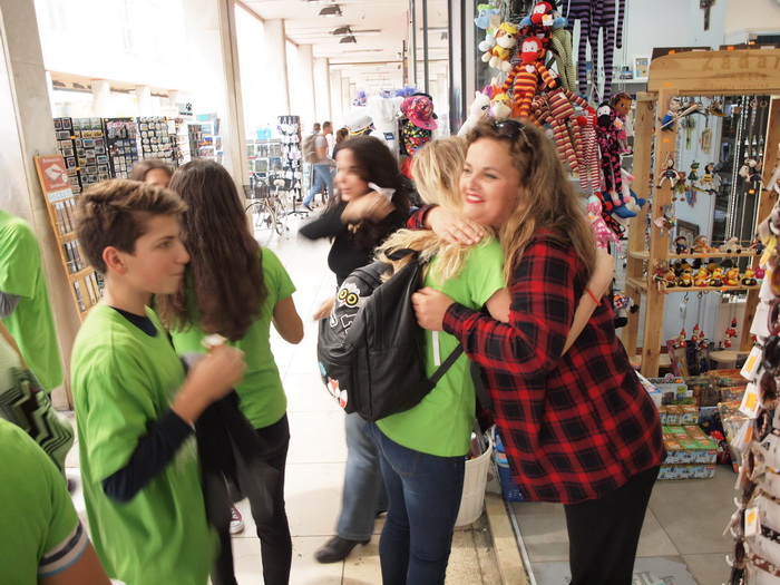 Prvi dan akcije “72 sata bez kompromisa”. Zagrlitelji na Kalelargi. Foto: Ines Grbić Prvi dan akcije “72 sata bez kompromisa”. Zagrlitelji na Kalelargi. Foto: Ines Grbić