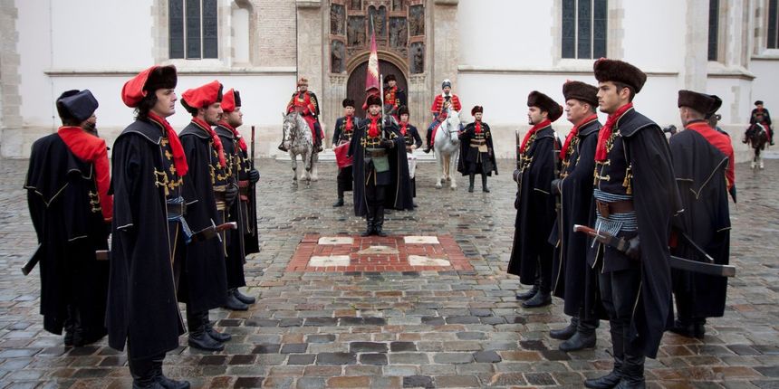 Kravat pukovnija u subotu 26. kolovoza u Smjeni straže ugošćuje predstavnike Hrvatske pukovnije Stjepan Dragija iz Waldmünchena Kravat pukovnija u subotu 26. kolovoza u Smjeni straže ugošćuje predstavnike Hrvatske pukovnije Stjepan Dragija iz Waldmünchena