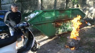 Zacetnici inicijative vracanja imena Kalelarga Sirokoj ulici spalili su sve prikupljene potpise gradjana nakon sto nisu naisli na razumijevanje gradskih vlasti. Photo: Dino Stanin/PIXSELL Zacetnici inicijative vracanja imena Kalelarga Sirokoj ulici spalili su sve prikupljene potpise gradjana nakon sto nisu naisli na razumijevanje gradskih vlasti. Photo: Dino Stanin/PIXSELL