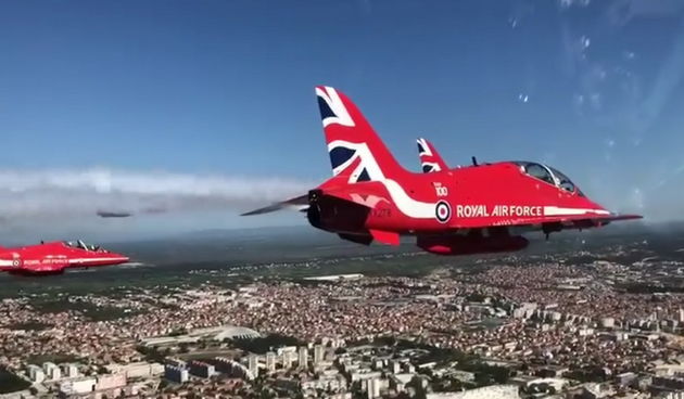 RAF Red Arows u preletu Zadra