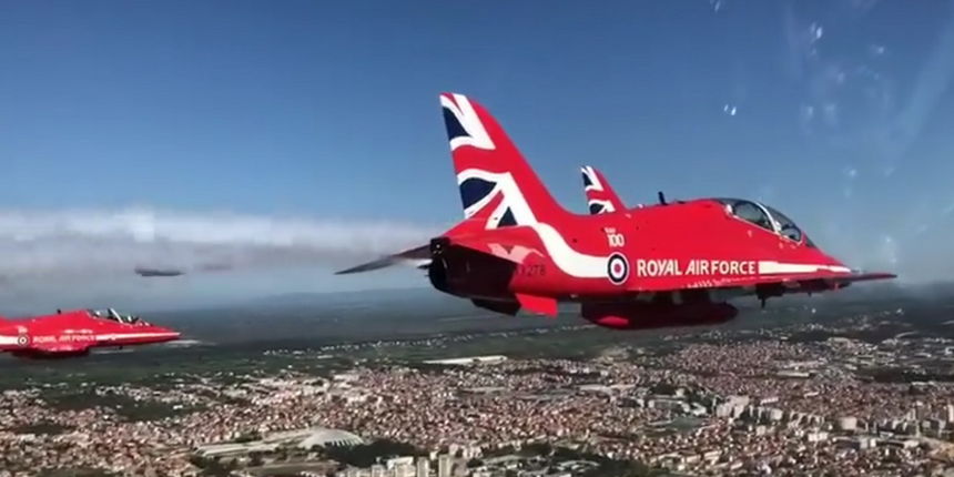 RAF Red Arows u preletu Zadra