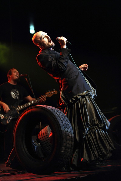 Split, 021009.
Spaladium Arena.
Koncert “Adio lito” na kojem nastupaju Hladno pivo, Fon Biskich, Damir Urban, Marijan Ban i Psihomodo Pop.
Na fotografiji: Damir Urban.
Foto: Josko Ponos / CROPIX Split, 021009.
Spaladium Arena.
Koncert “Adio lito” na kojem nastupaju Hladno pivo, Fon Biskich, Damir Urban, Marijan Ban i Psihomodo Pop.
Na fotografiji: Damir Urban.
Foto: Josko Ponos / CROPIX