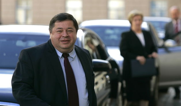 Zagreb, 111110.
Dolazak ministra Petra Cobankovica na Sjednicu Vlade.
Na slici: Petar Cobankovic.
Foto: Bernard Covic / Cropix