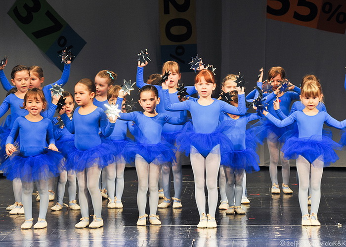 Plesna udruga Gesta: Božićni šoping u SuperOvoj, Foto: Željko Karavida Plesna udruga Gesta: Božićni šoping u SuperOvoj, Foto: Željko Karavida