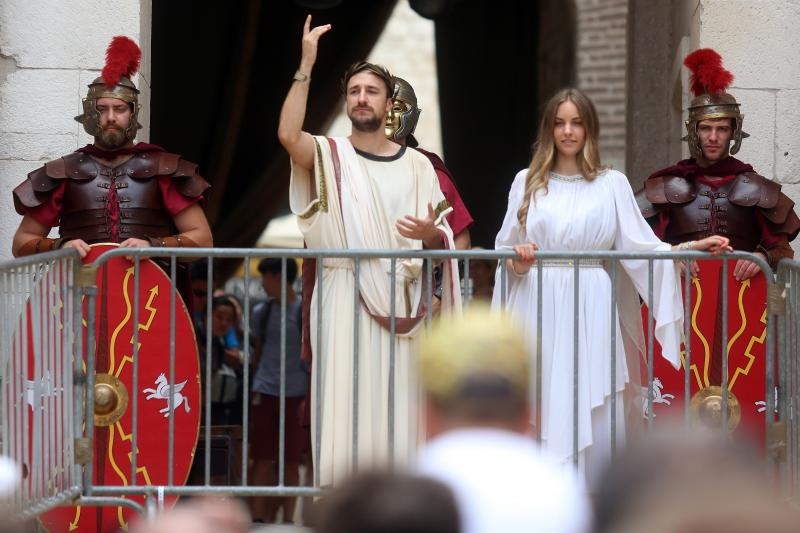 Split: Svakog dana car Dioklecijan i njegova supruga Priska pozdravljaju građane