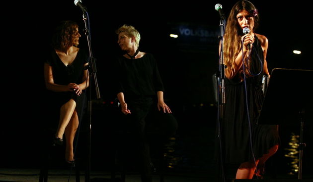 Zadar, 200811.
U Maraschino baru zapoceo je Nior festival. Festival je  otvoren hrvatskom premijerom kratkometraznog filma ‘Mind Games’ redatelja Gavina Bonda. U filmu glume hrvatski top model Helena Sopar i Brian Geraghty (poznat po ulozi u Oscarom nagra