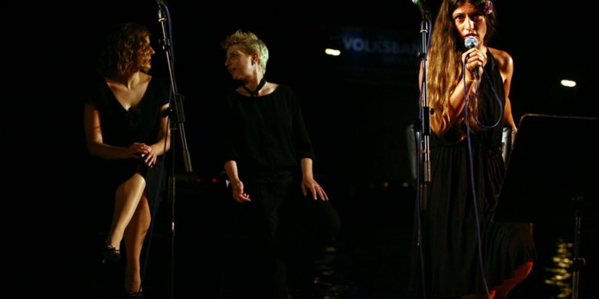 Zadar, 200811.
U Maraschino baru zapoceo je Nior festival. Festival je otvoren hrvatskom premijerom kratkometraznog filma ‘Mind Games’ redatelja Gavina Bonda. U filmu glume hrvatski top model Helena Sopar i Brian Geraghty (poznat po ulozi u Oscarom nagra Zadar, 200811.
U Maraschino baru zapoceo je Nior festival. Festival je otvoren hrvatskom premijerom kratkometraznog filma ‘Mind Games’ redatelja Gavina Bonda. U filmu glume hrvatski top model Helena Sopar i Brian Geraghty (poznat po ulozi u Oscarom nagra