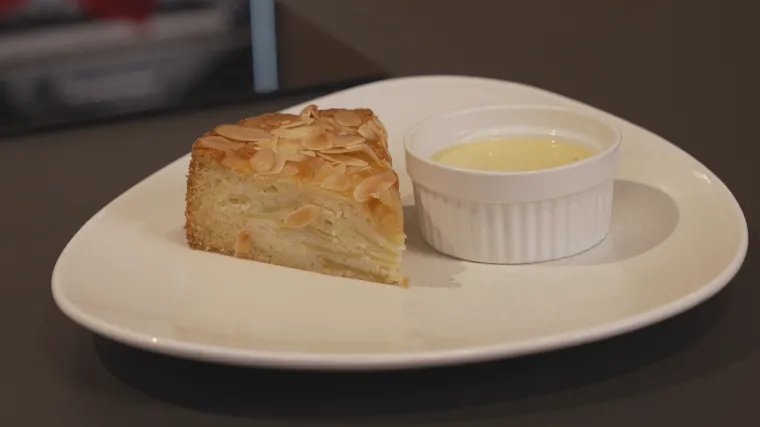 francuski kolač od jabuka s kremom od vanilije