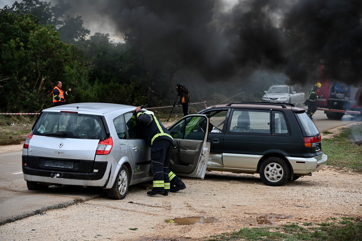 U Debeljaku održana pokazna vježba spašavanja u prometu U Debeljaku održana pokazna vježba spašavanja u prometu