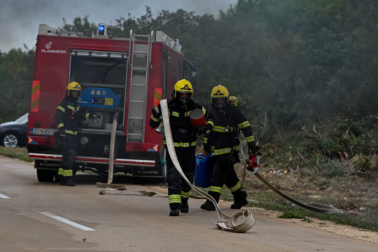 U Debeljaku održana pokazna vježba spašavanja u prometu U Debeljaku održana pokazna vježba spašavanja u prometu