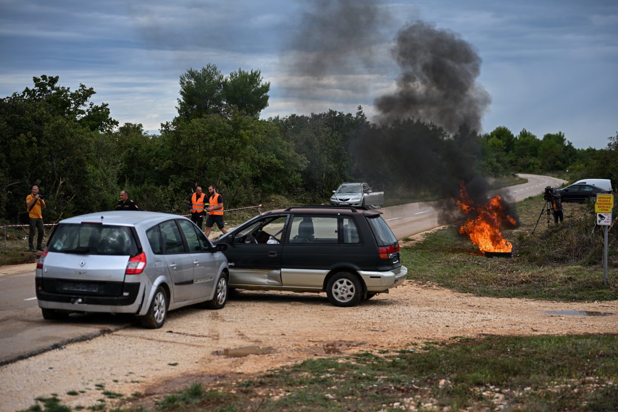 U Debeljaku održana pokazna vježba spašavanja u prometu U Debeljaku održana pokazna vježba spašavanja u prometu