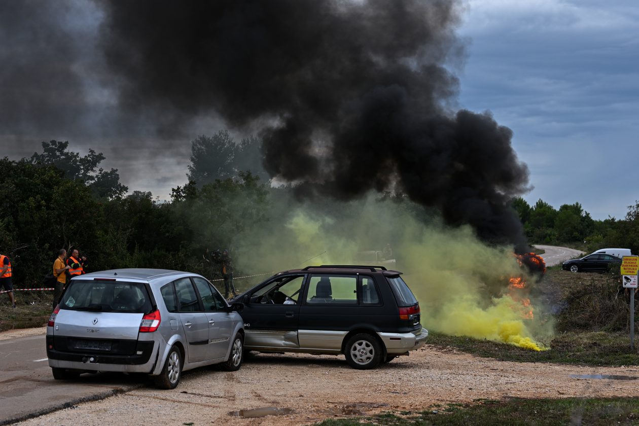 U Debeljaku održana pokazna vježba spašavanja u prometu U Debeljaku održana pokazna vježba spašavanja u prometu