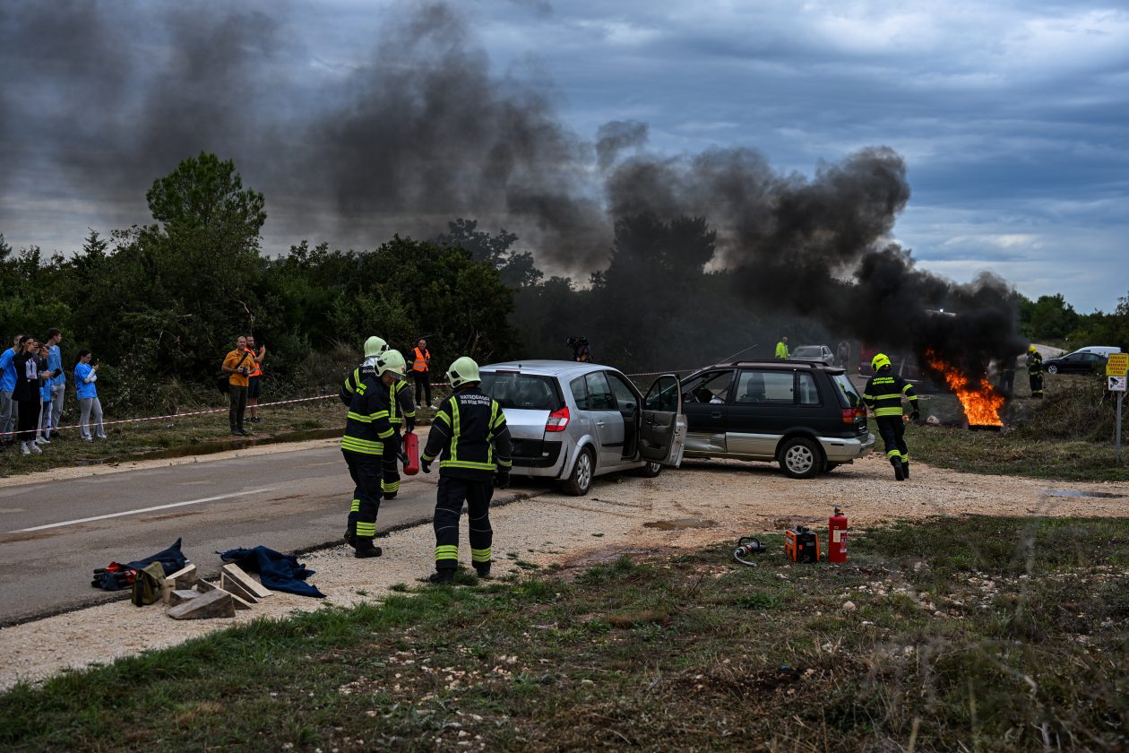 U Debeljaku održana pokazna vježba spašavanja u prometu U Debeljaku održana pokazna vježba spašavanja u prometu
