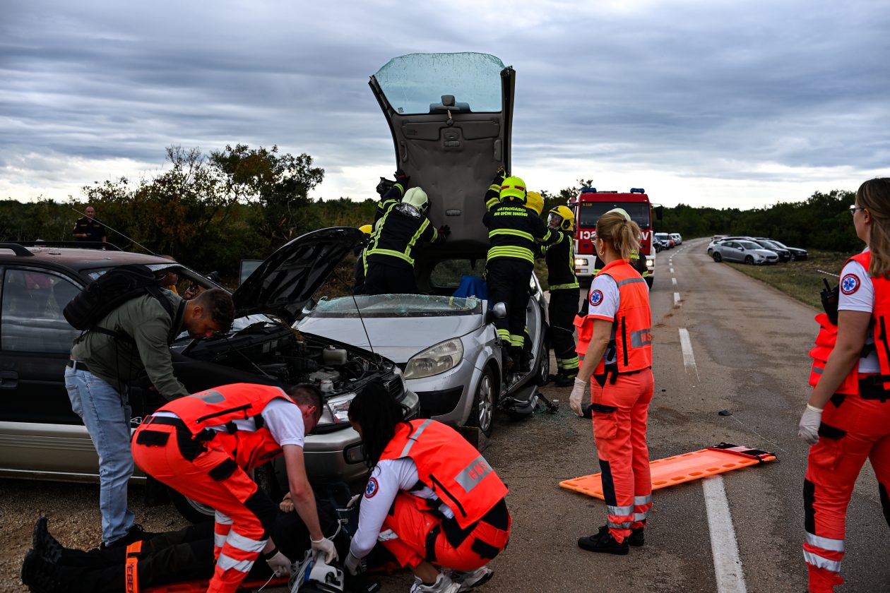 U Debeljaku održana pokazna vježba spašavanja u prometu U Debeljaku održana pokazna vježba spašavanja u prometu