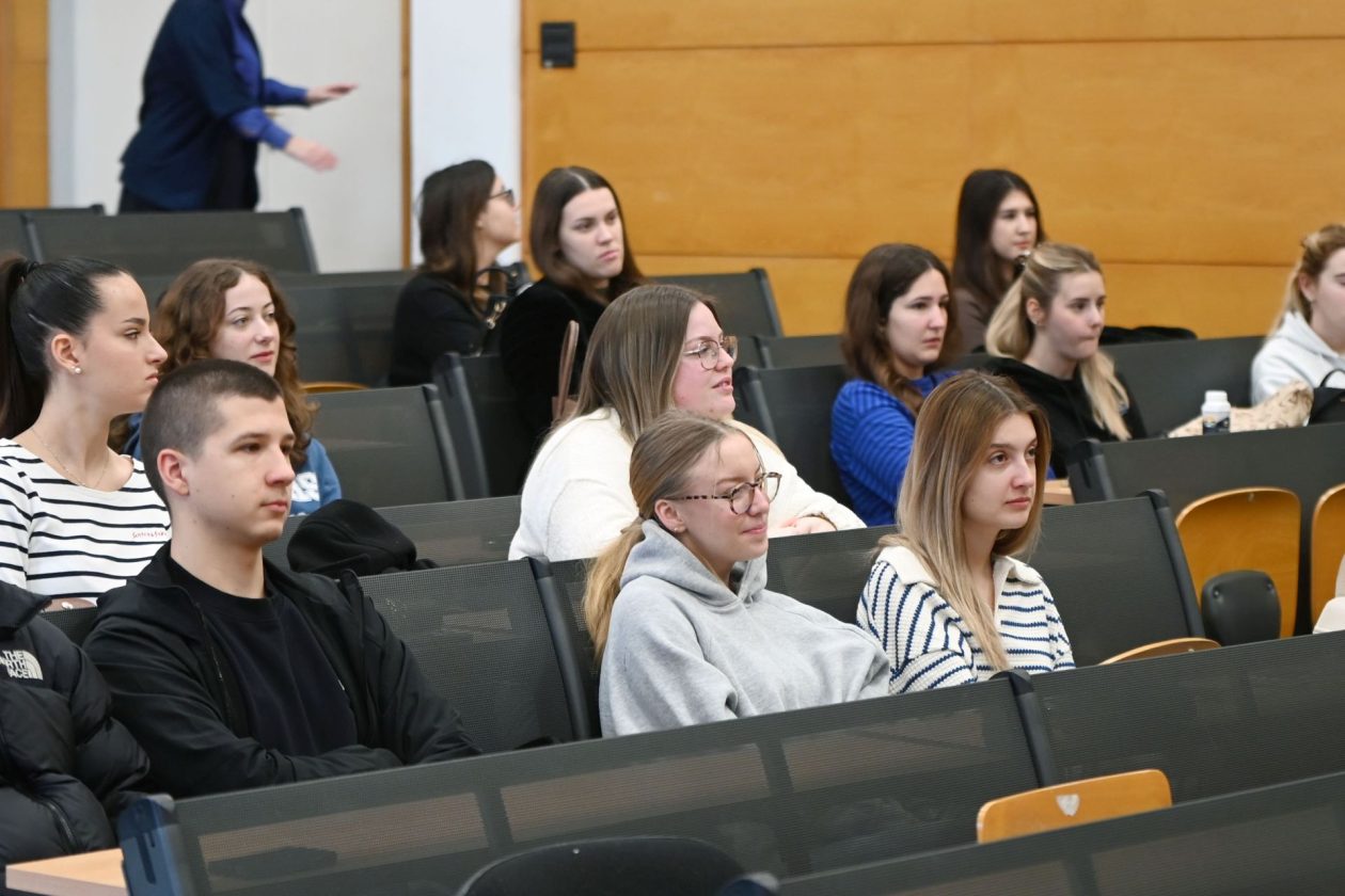 Na Sveučilištu u Zadru održana su predavanja „Prvi influencer na svijetu – Josip Franjo Mikulec“ i „Od predavaonice do međunarodnog tržišta“. Novi kampus, studenti