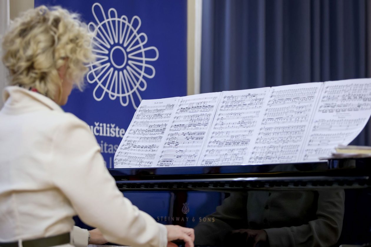 „Sveučilište gradu Zadru na dar“ na kojemu su Nela Šarić, Nera Gojanović i Gordana Pavić izvele Mozartove arije