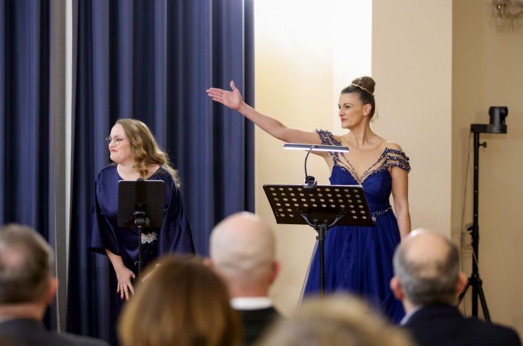 „Sveučilište gradu Zadru na dar“ na kojemu su Nela Šarić, Nera Gojanović i Gordana Pavić izvele Mozartove arije