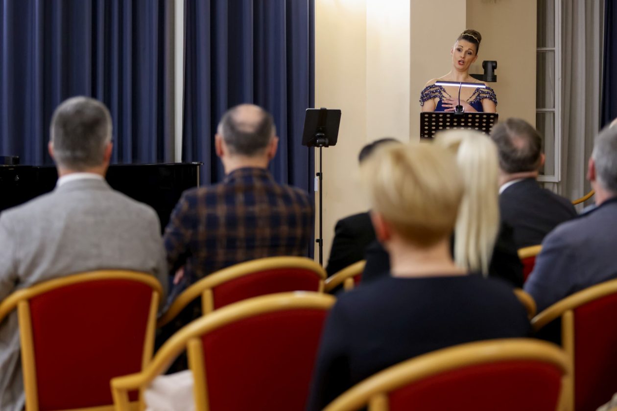 „Sveučilište gradu Zadru na dar“ na kojemu su Nela Šarić, Nera Gojanović i Gordana Pavić izvele Mozartove arije