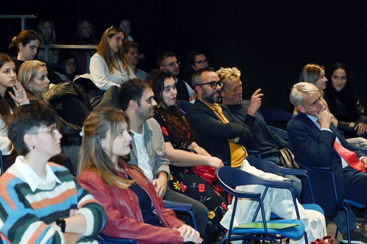 machado (4) machado (4)