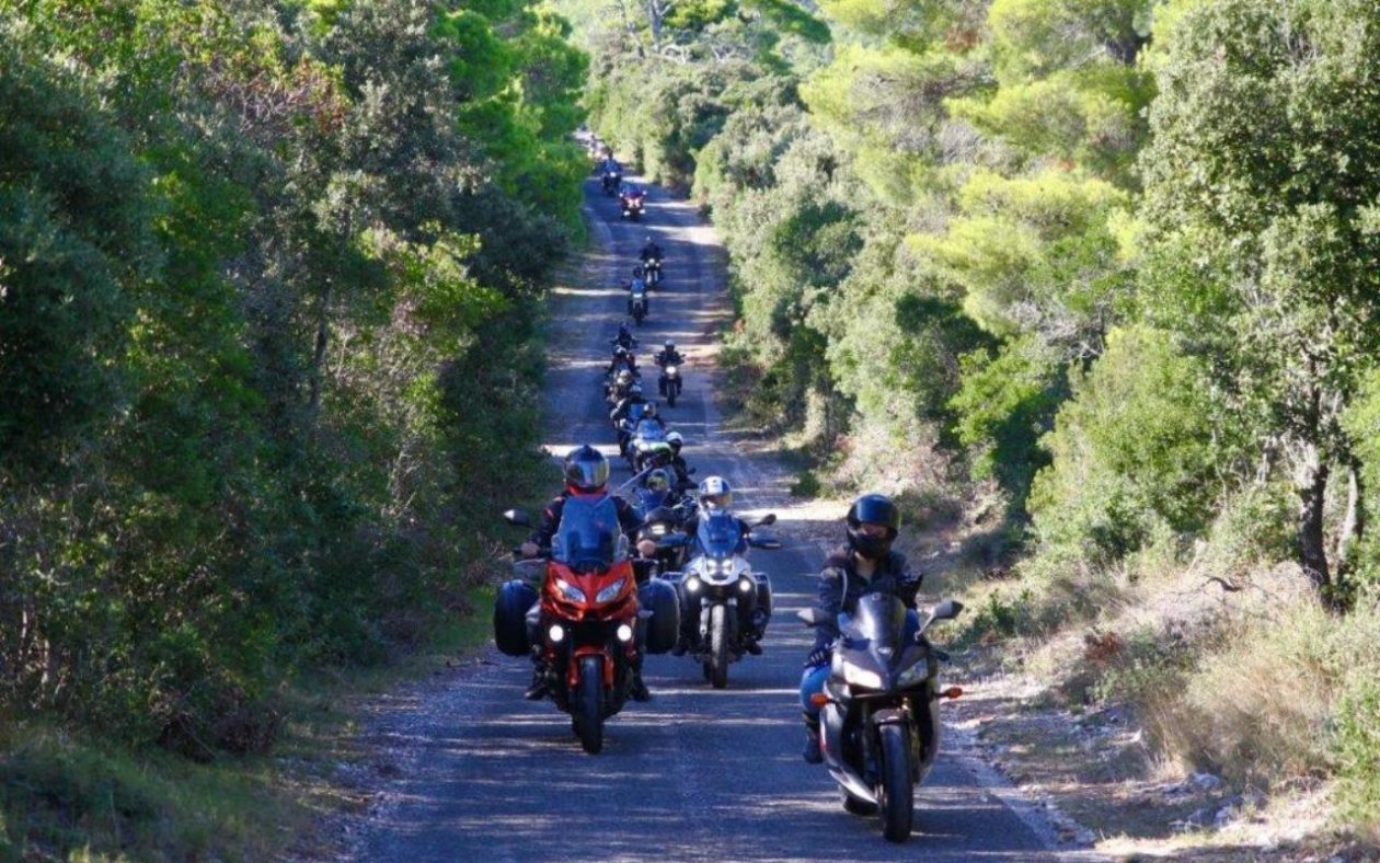 Dugi otok s manje jednokratne plastike