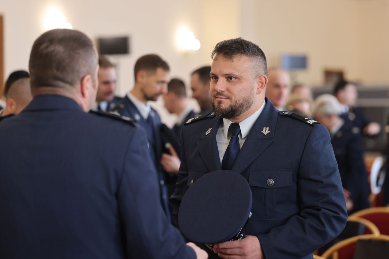 Svečana promocija časnika HVU „Dr. Franjo Tuđman“ i Hrvatskog ratnog zrakoplovstva Svečana promocija časnika HVU „Dr. Franjo Tuđman“ i Hrvatskog ratnog zrakoplovstva